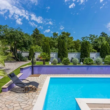 Semesterbostad Puskas 2 *