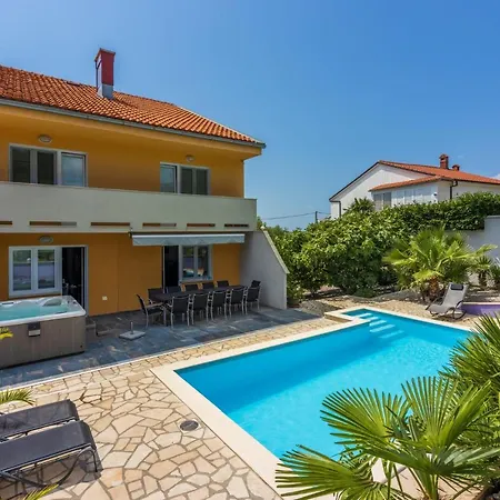 Holiday home Puskas 2 *